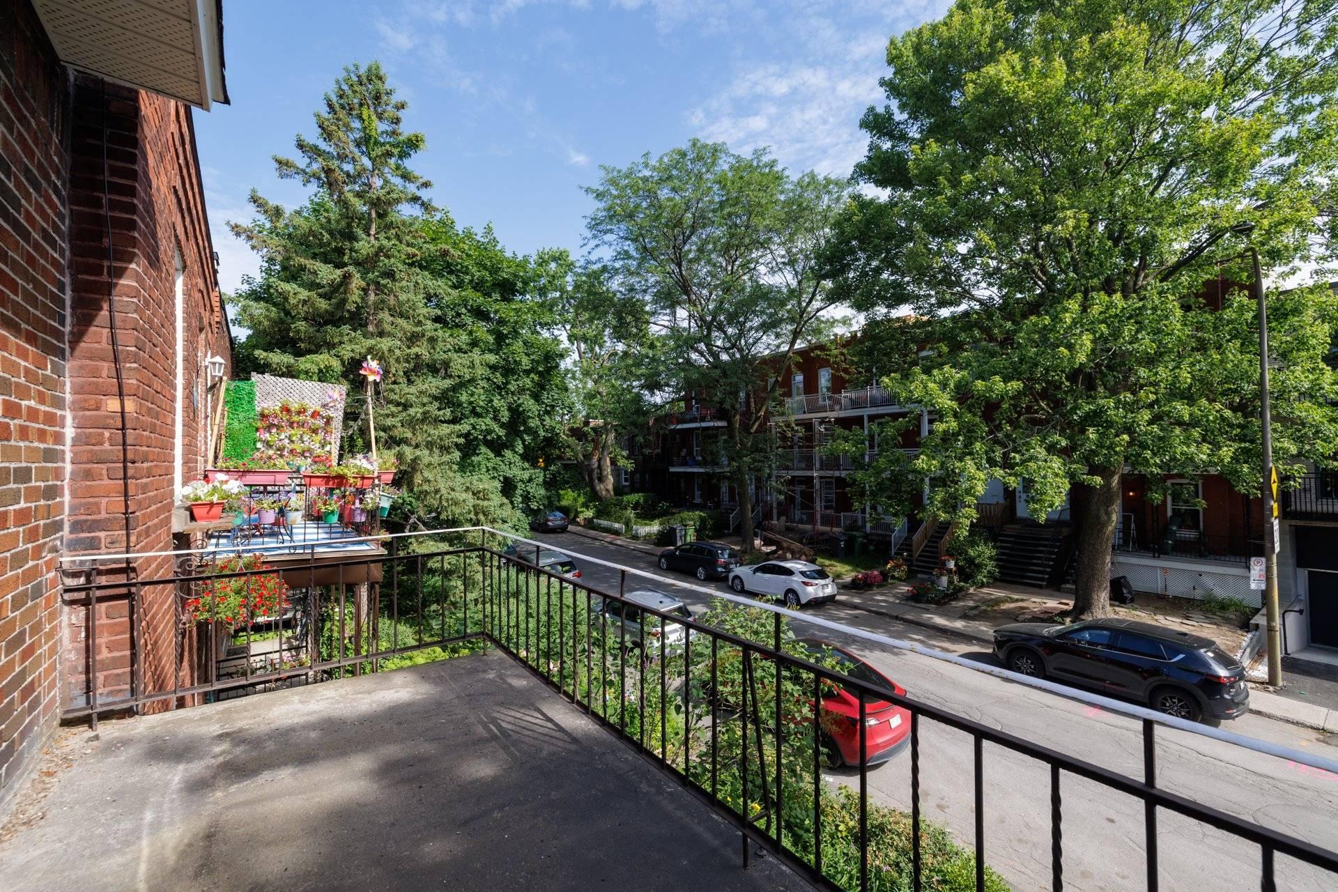 









2180

 - 2182


Av. de Melrose

,
Montréal (Côte-des-Neiges/Notre-Dame-de-Grâce),




QC
H4A2R8

