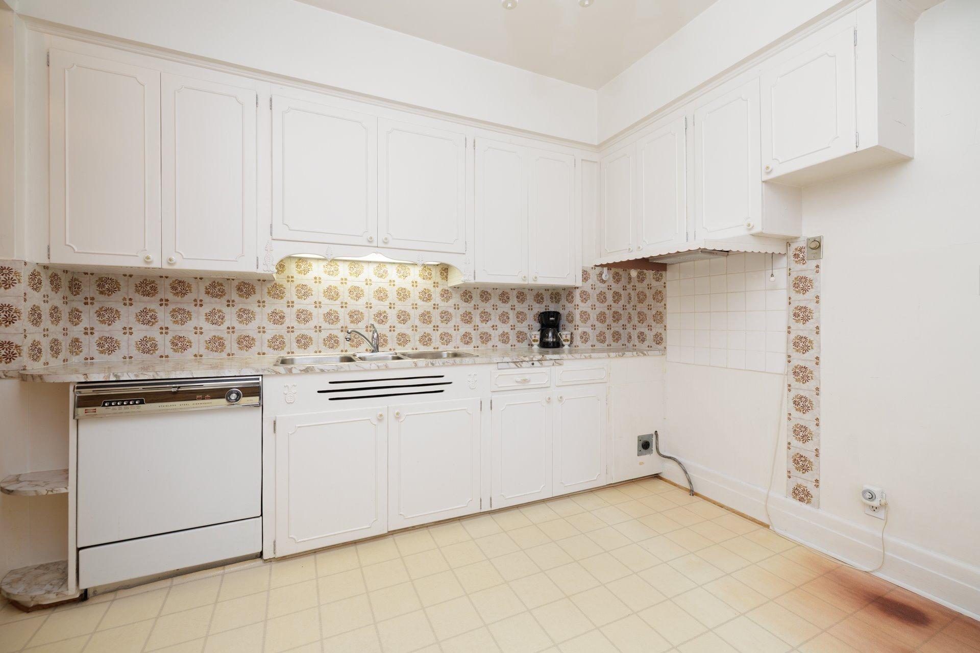 









2180

 - 2182


Av. de Melrose

,
Montréal (Côte-des-Neiges/Notre-Dame-de-Grâce),




QC
H4A2R8

