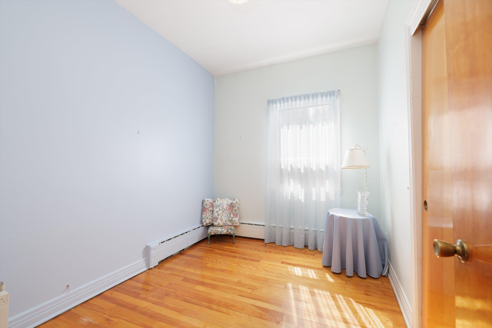 









2180

 - 2182


Av. de Melrose

,
Montréal (Côte-des-Neiges/Notre-Dame-de-Grâce),




QC
H4A2R8

