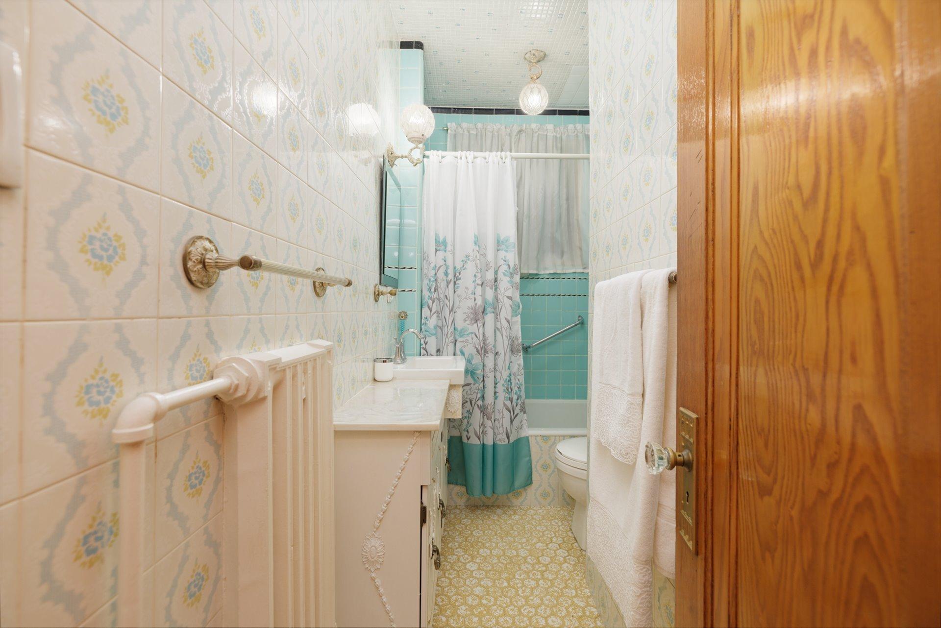 









2180

 - 2182


Av. de Melrose

,
Montréal (Côte-des-Neiges/Notre-Dame-de-Grâce),




QC
H4A2R8

