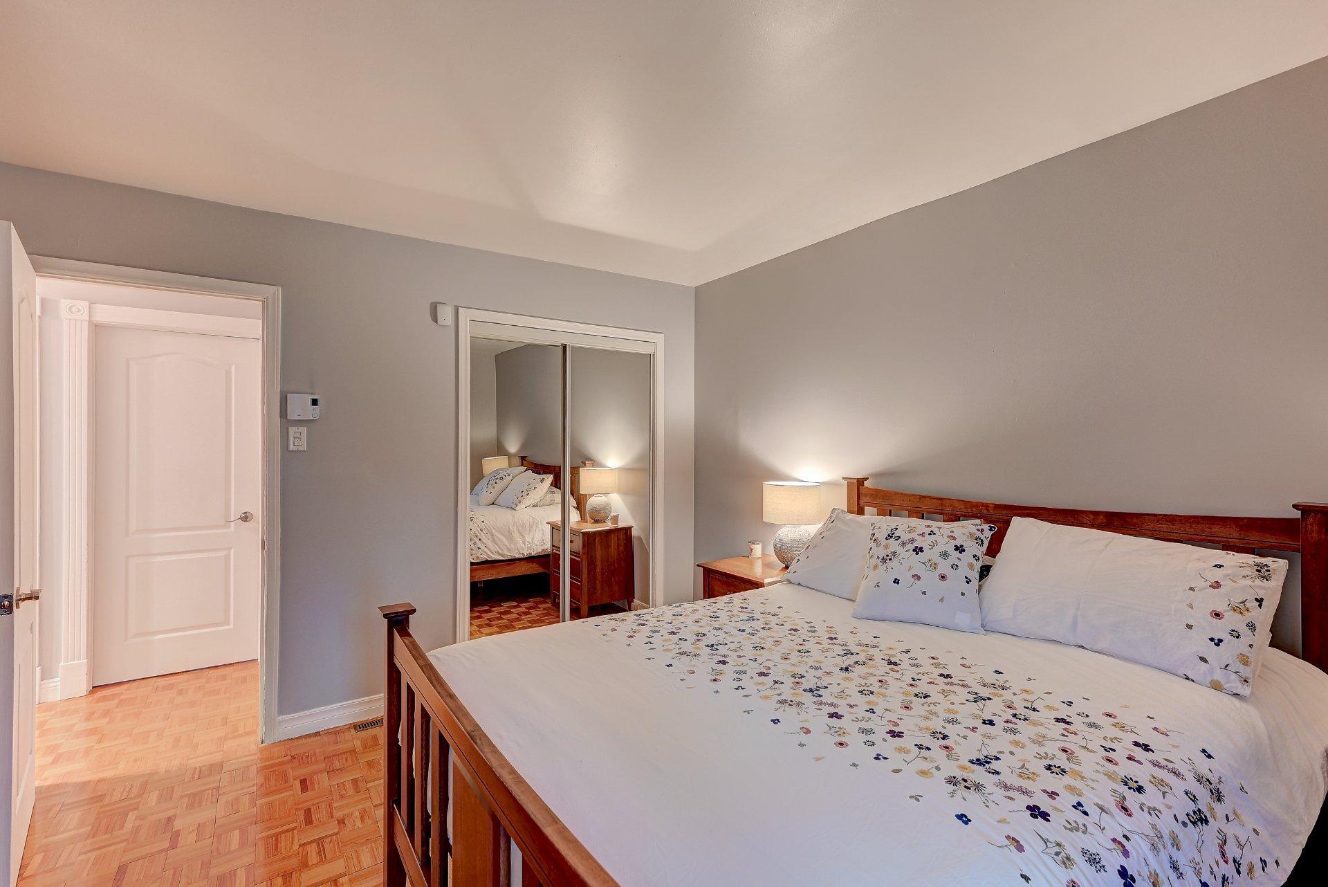 









167


5e Avenue

,
Saint-Constant,




QC
J5A1W4

