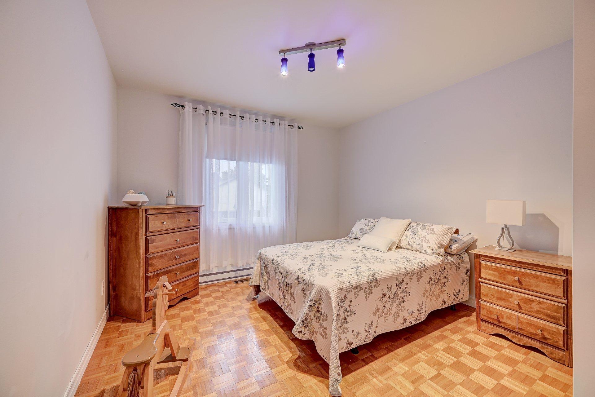 









167


5e Avenue

,
Saint-Constant,




QC
J5A1W4

