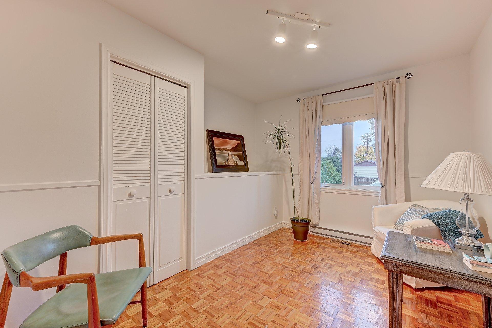 









167


5e Avenue

,
Saint-Constant,




QC
J5A1W4

