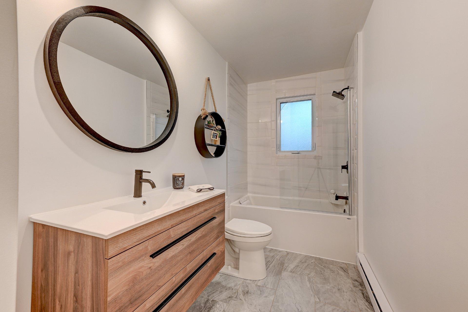 









167


5e Avenue

,
Saint-Constant,




QC
J5A1W4

