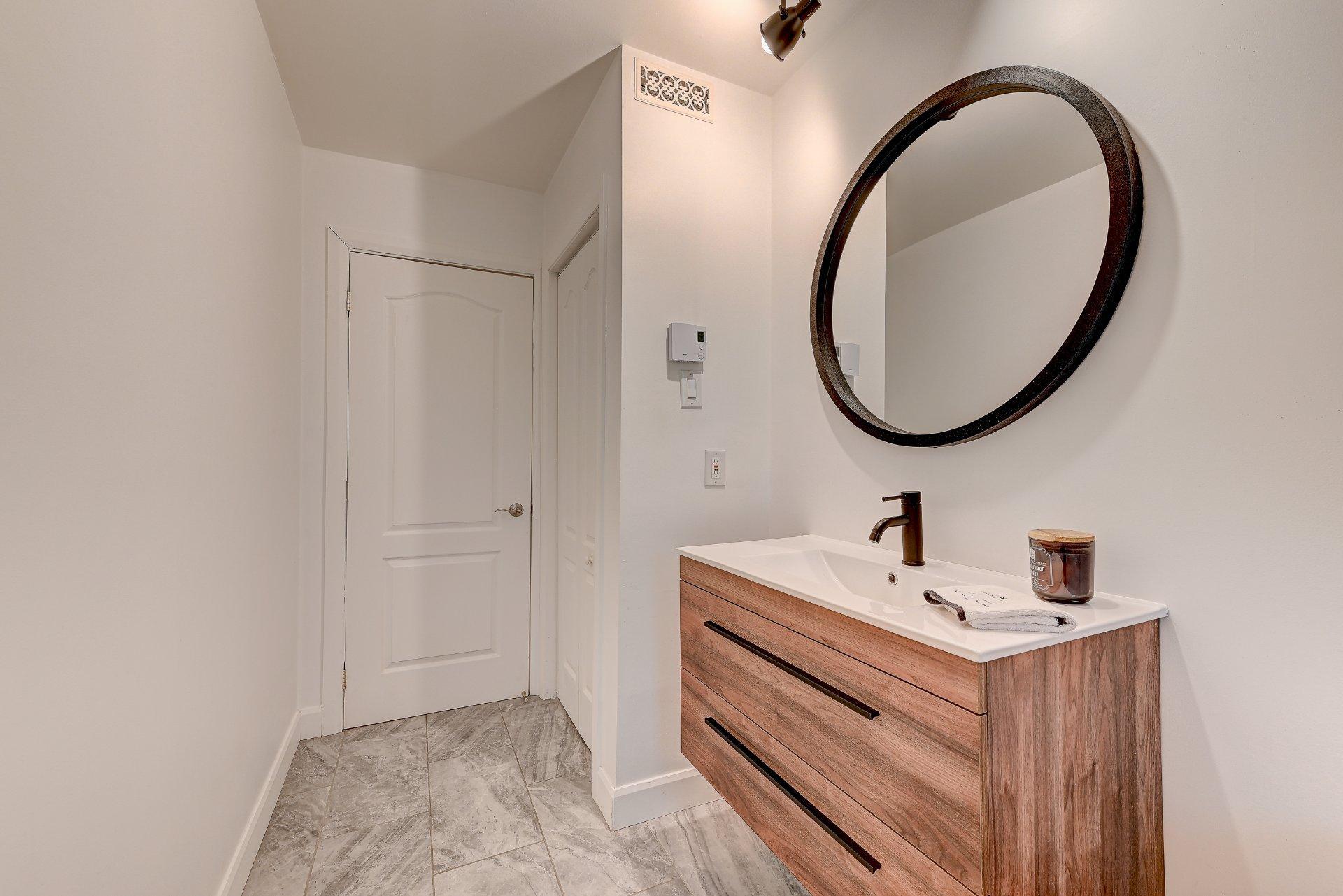 









167


5e Avenue

,
Saint-Constant,




QC
J5A1W4

