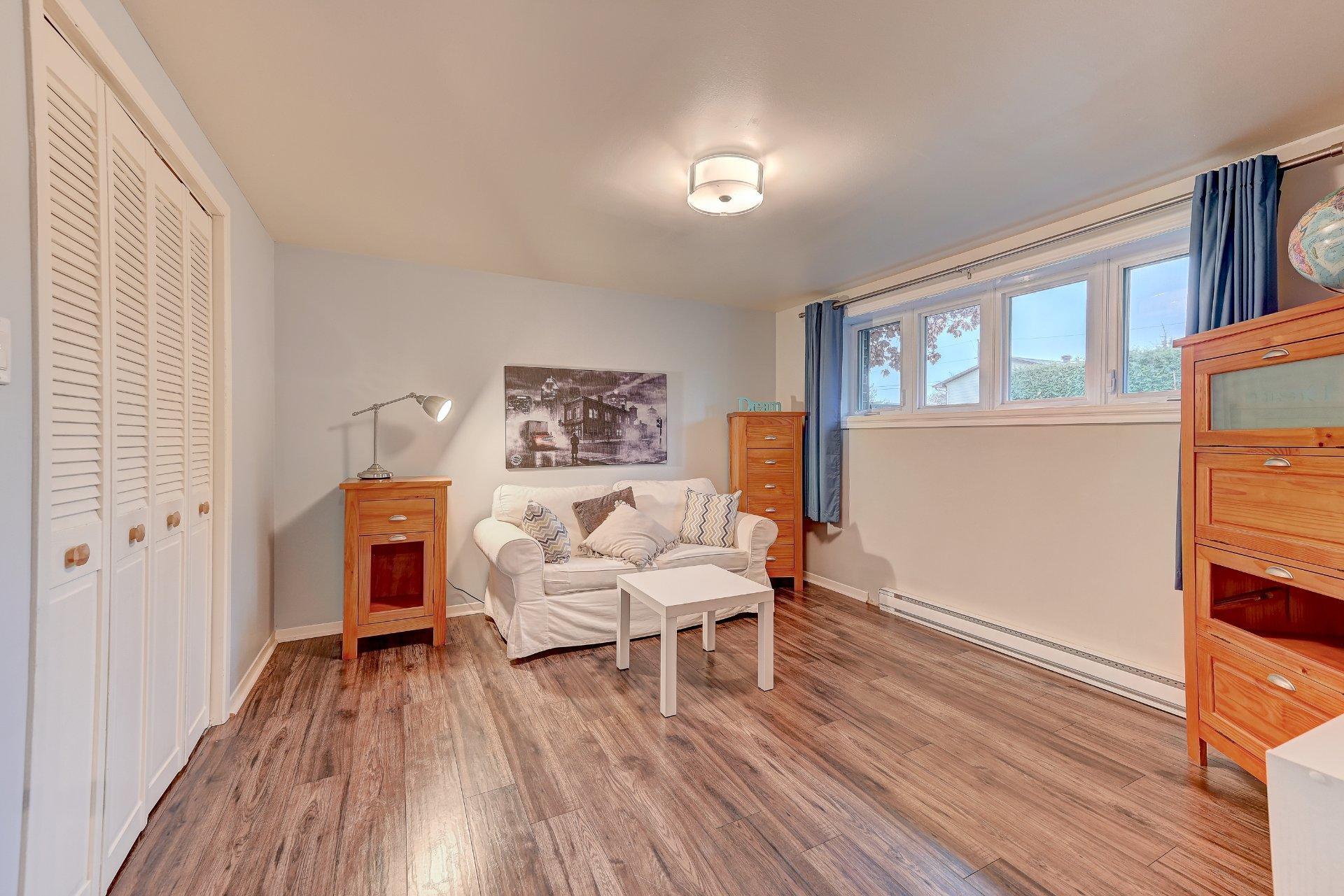 









167


5e Avenue

,
Saint-Constant,




QC
J5A1W4

