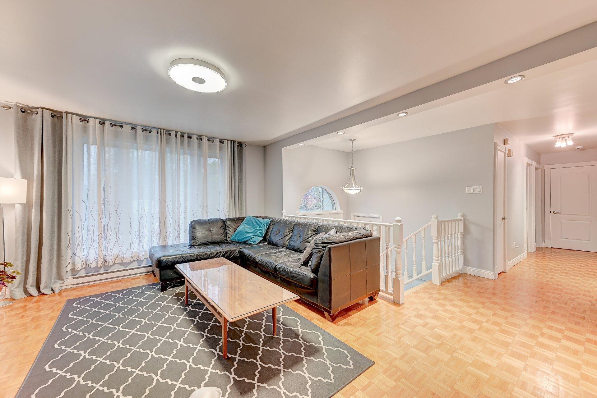 









167


5e Avenue

,
Saint-Constant,




QC
J5A1W4

