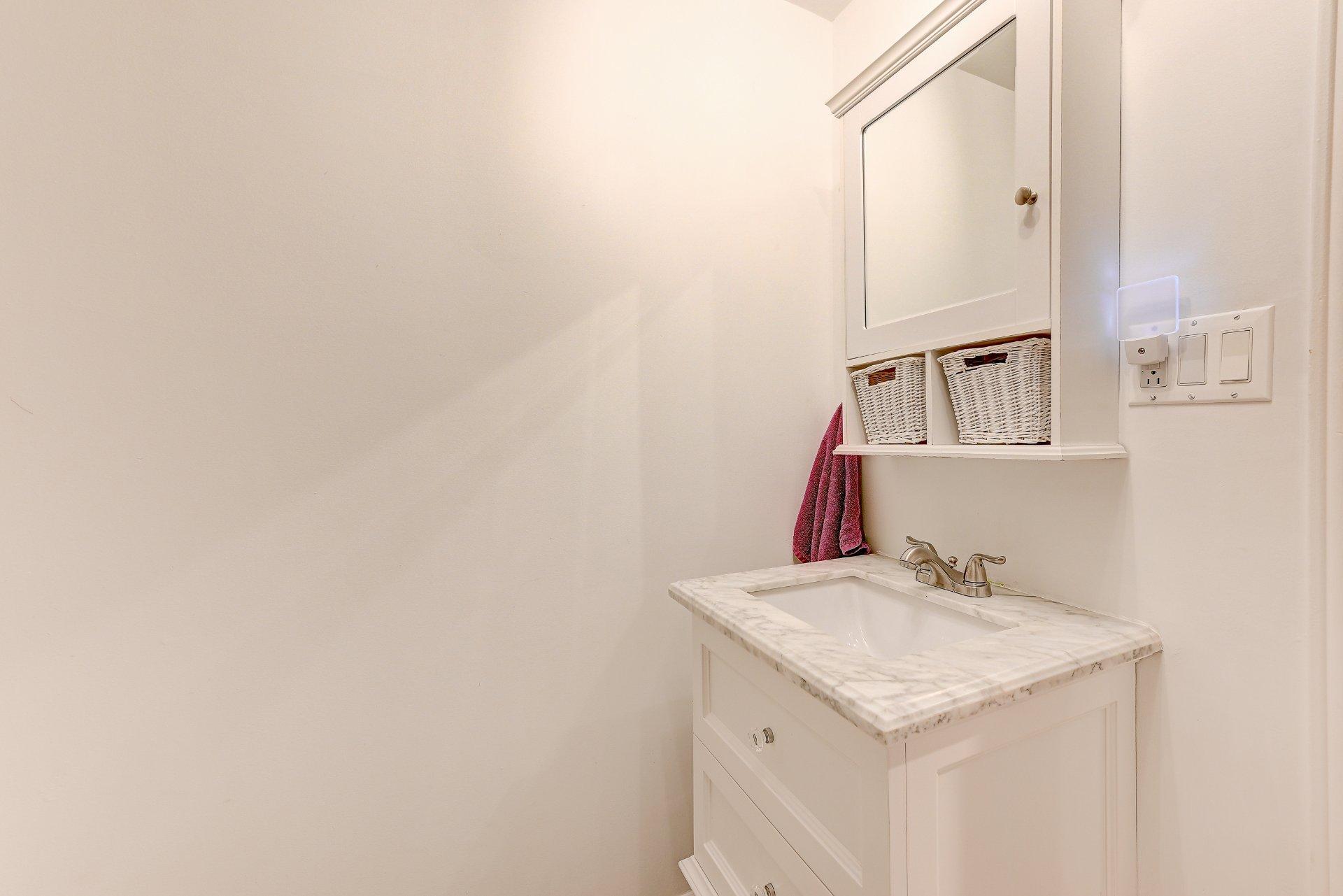 









167


5e Avenue

,
Saint-Constant,




QC
J5A1W4

