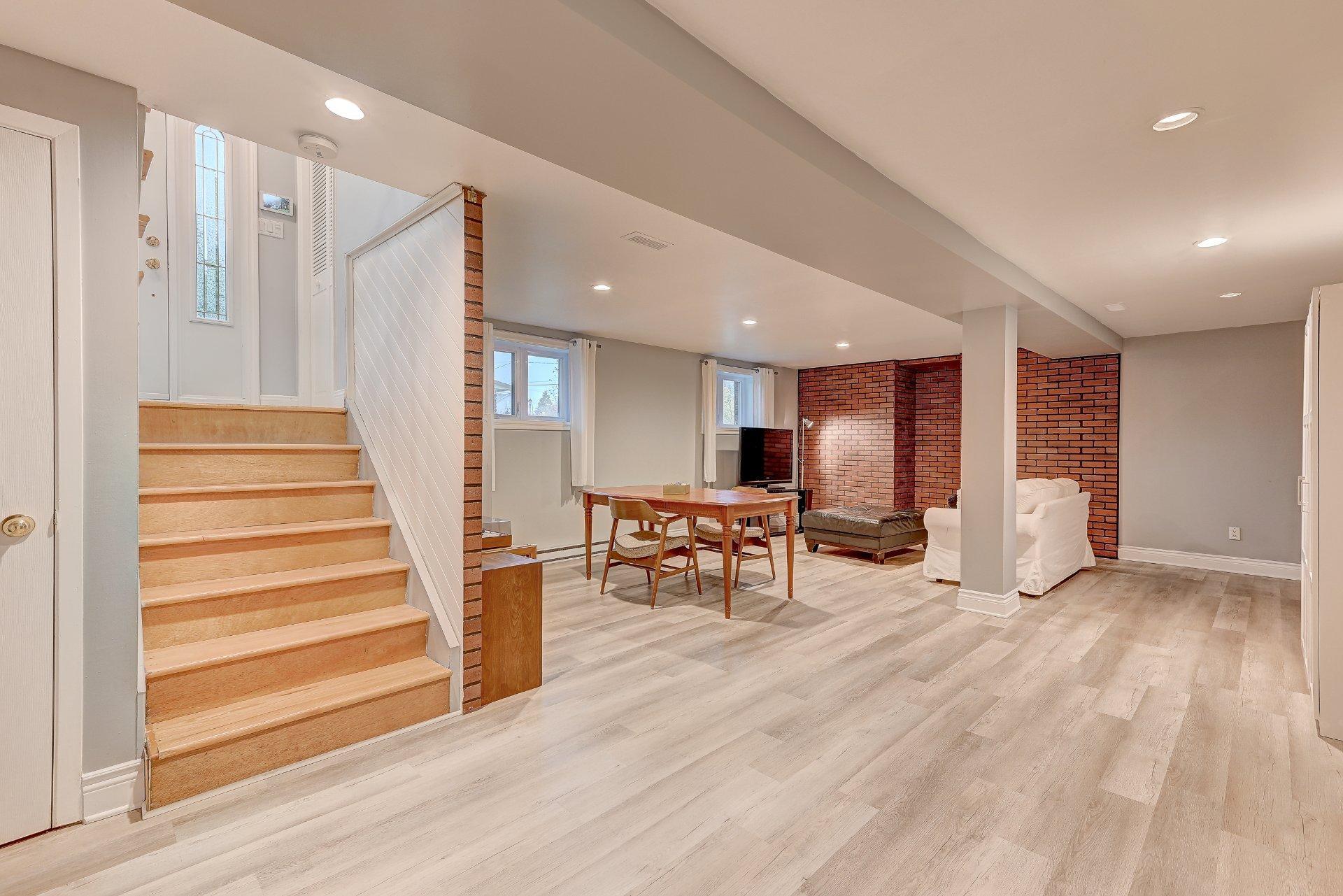 









167


5e Avenue

,
Saint-Constant,




QC
J5A1W4

