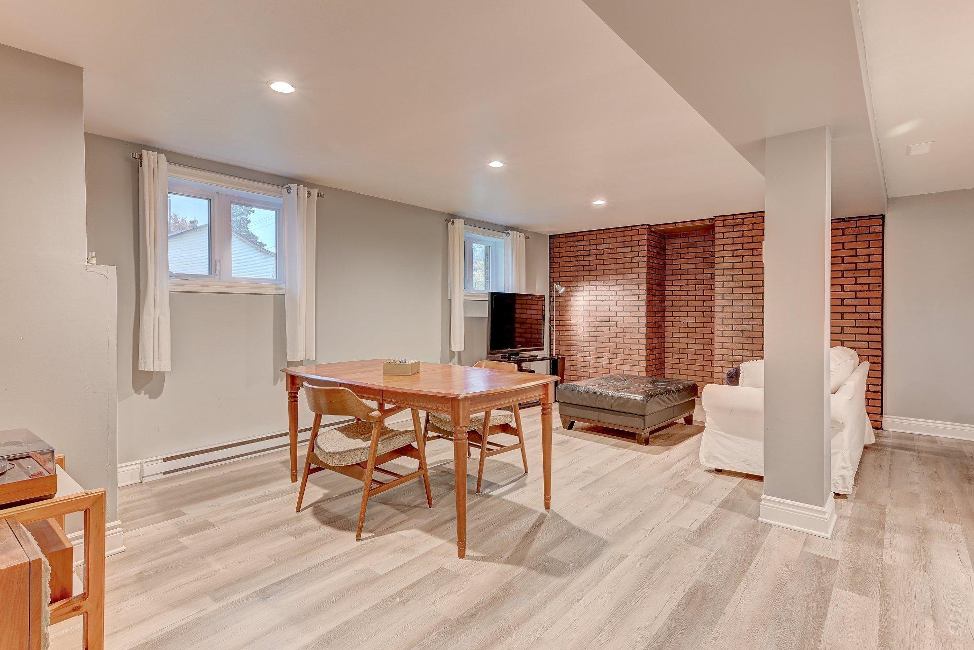 









167


5e Avenue

,
Saint-Constant,




QC
J5A1W4

