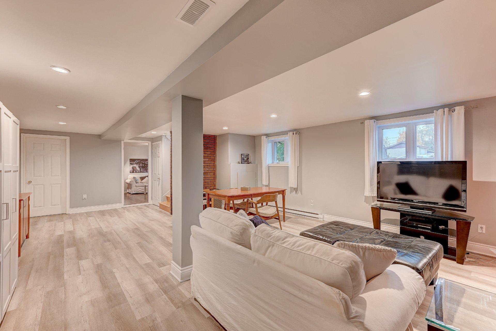 









167


5e Avenue

,
Saint-Constant,




QC
J5A1W4

