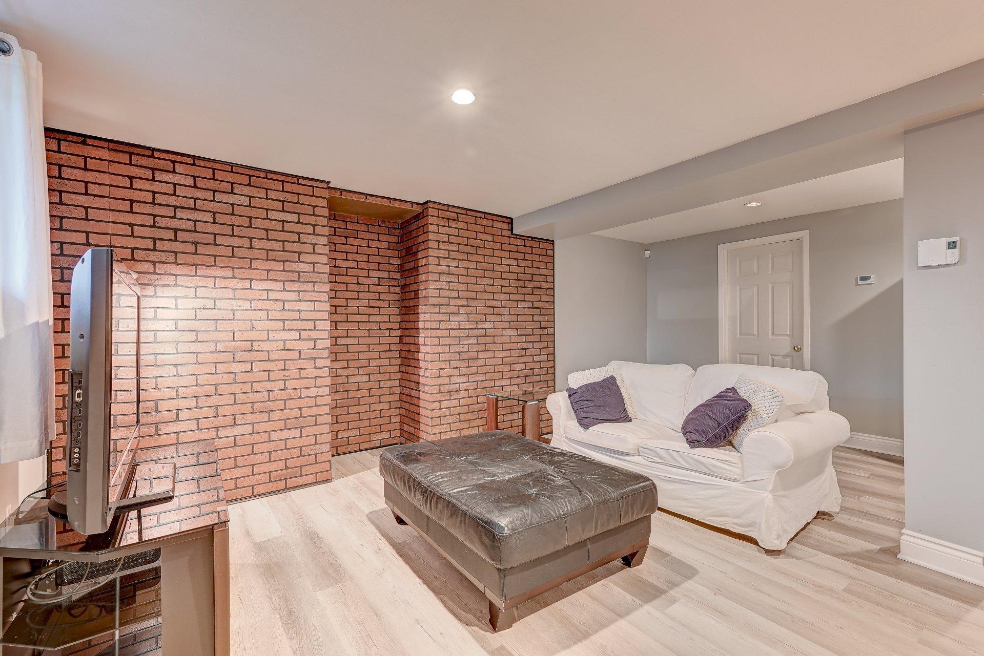 









167


5e Avenue

,
Saint-Constant,




QC
J5A1W4

