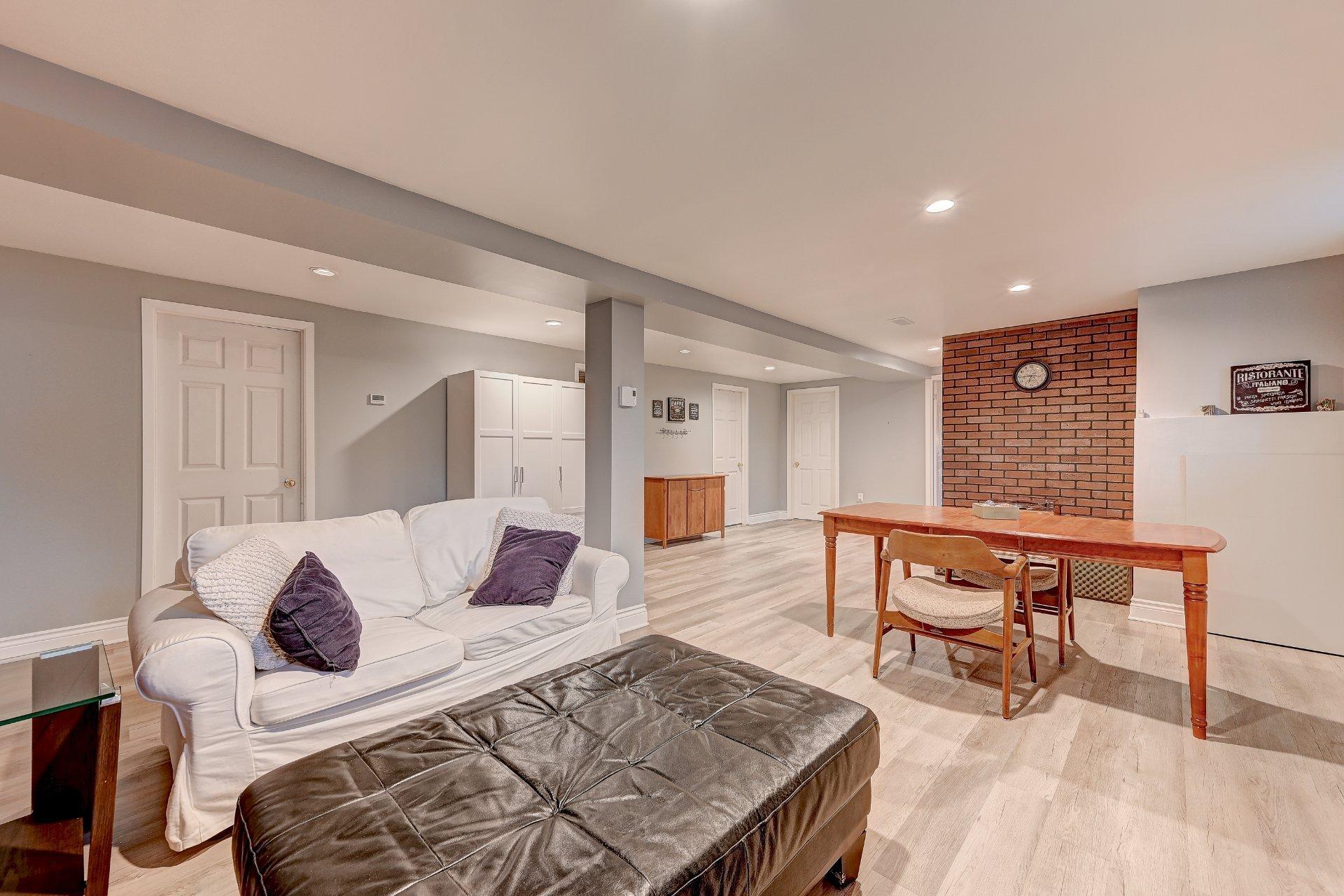 









167


5e Avenue

,
Saint-Constant,




QC
J5A1W4

