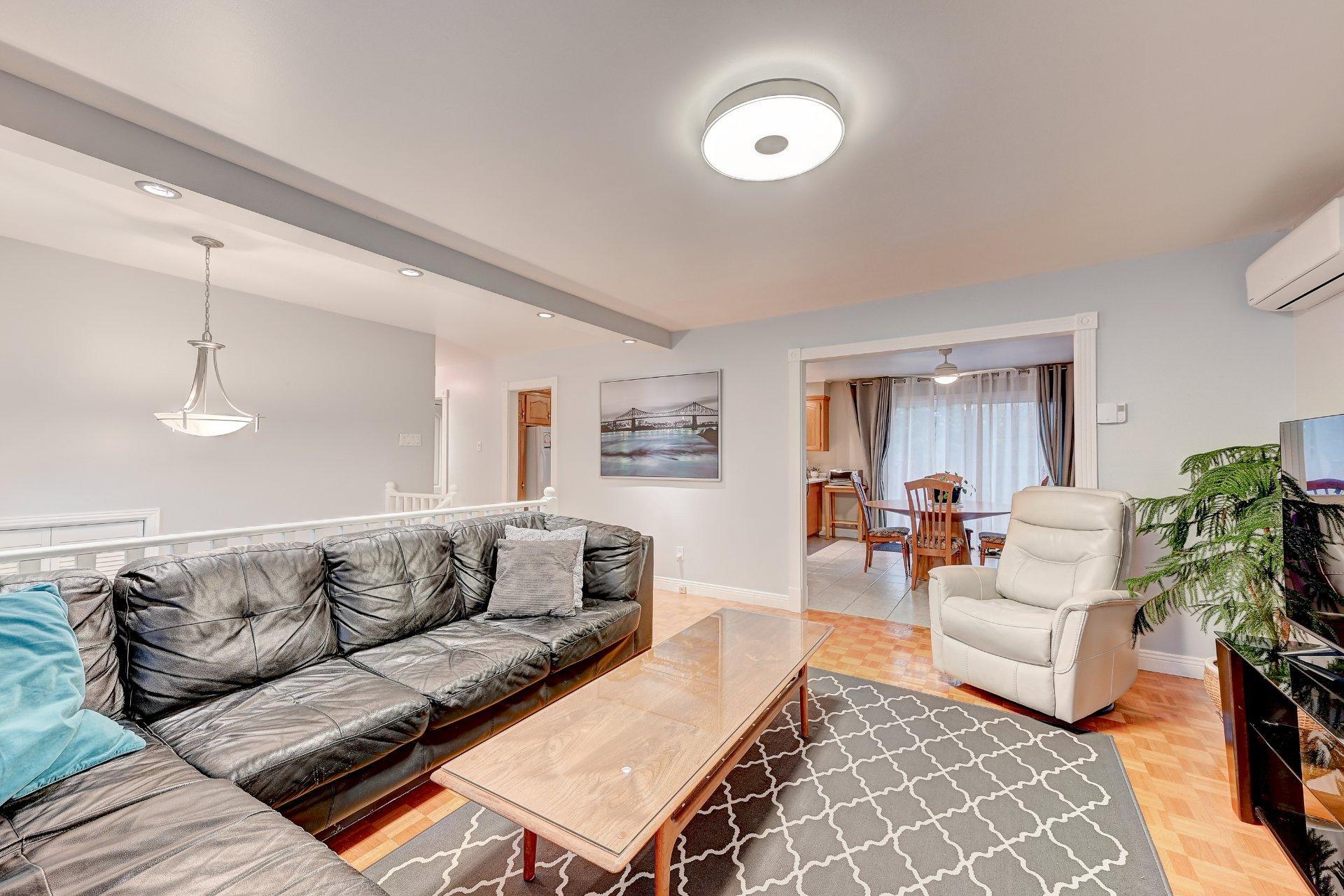 









167


5e Avenue

,
Saint-Constant,




QC
J5A1W4

