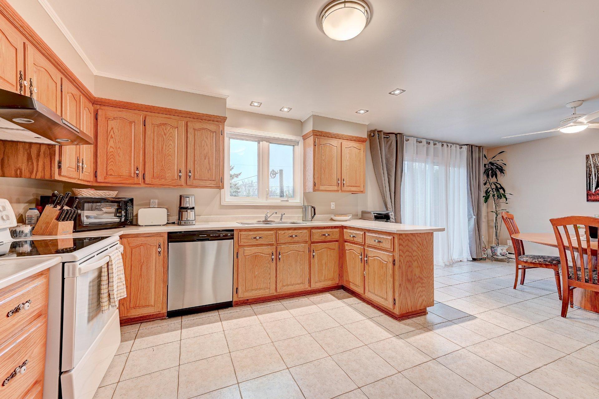 









167


5e Avenue

,
Saint-Constant,




QC
J5A1W4

