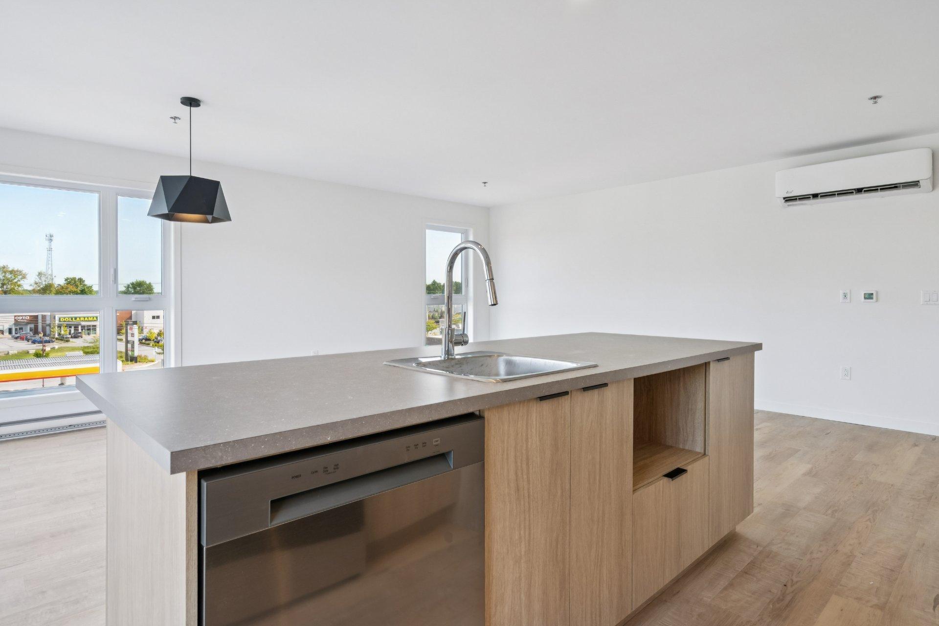 









4955


Rue des Ormes

, 2401,
Contrecoeur,




QC
J0L1C0


