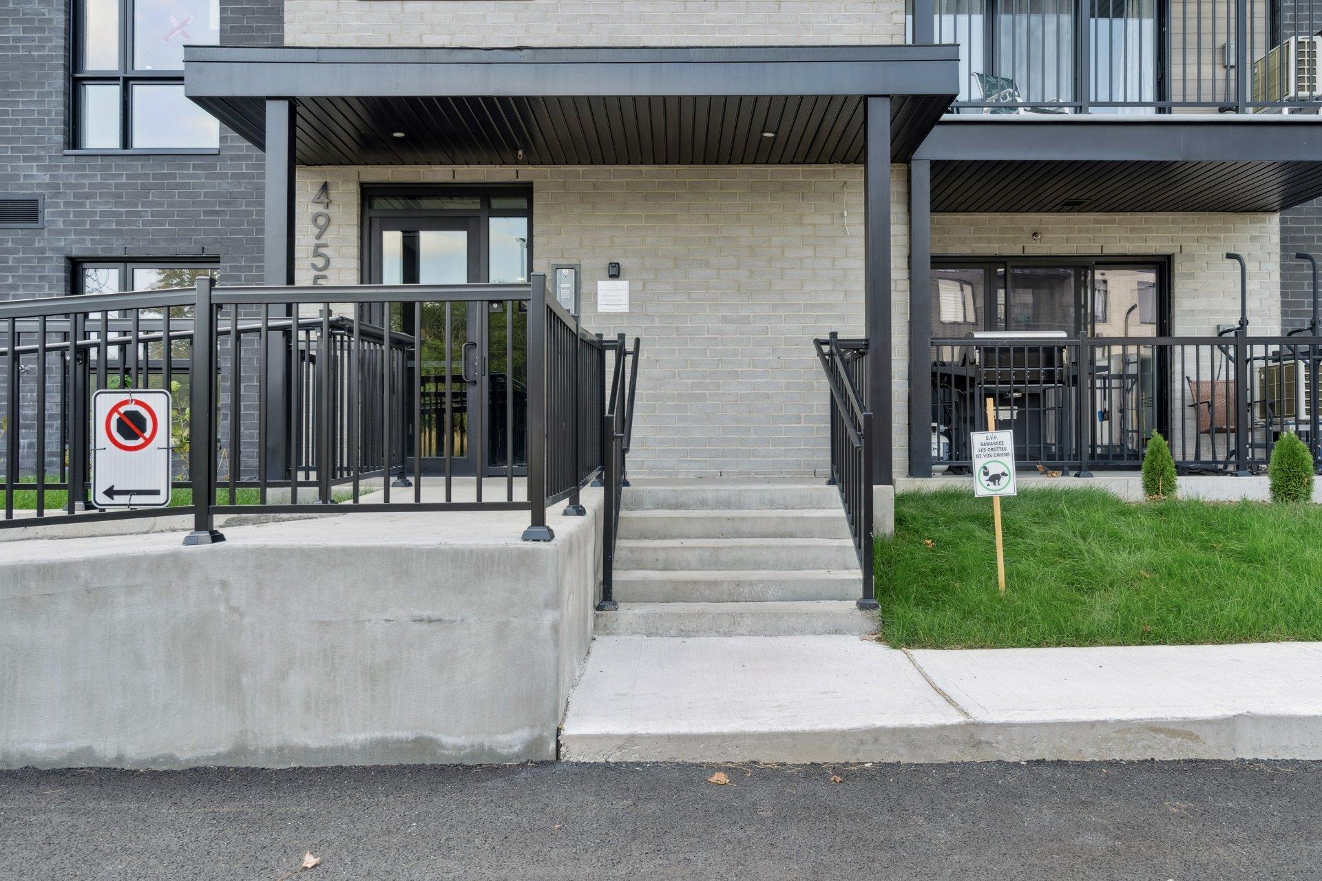 









4955


Rue des Ormes

, 2401,
Contrecoeur,




QC
J0L1C0

