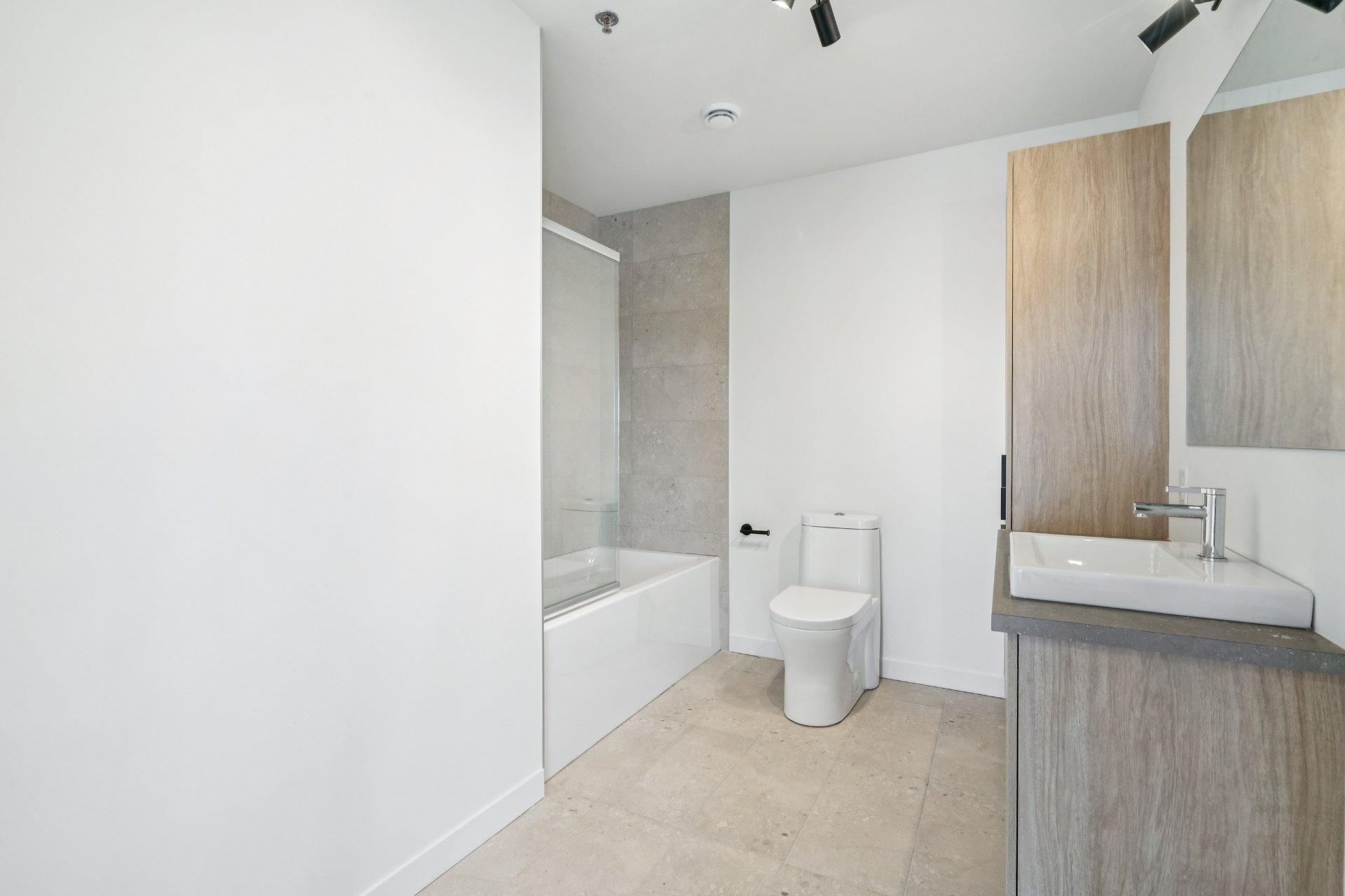 









4955


Rue des Ormes

, 2401,
Contrecoeur,




QC
J0L1C0

