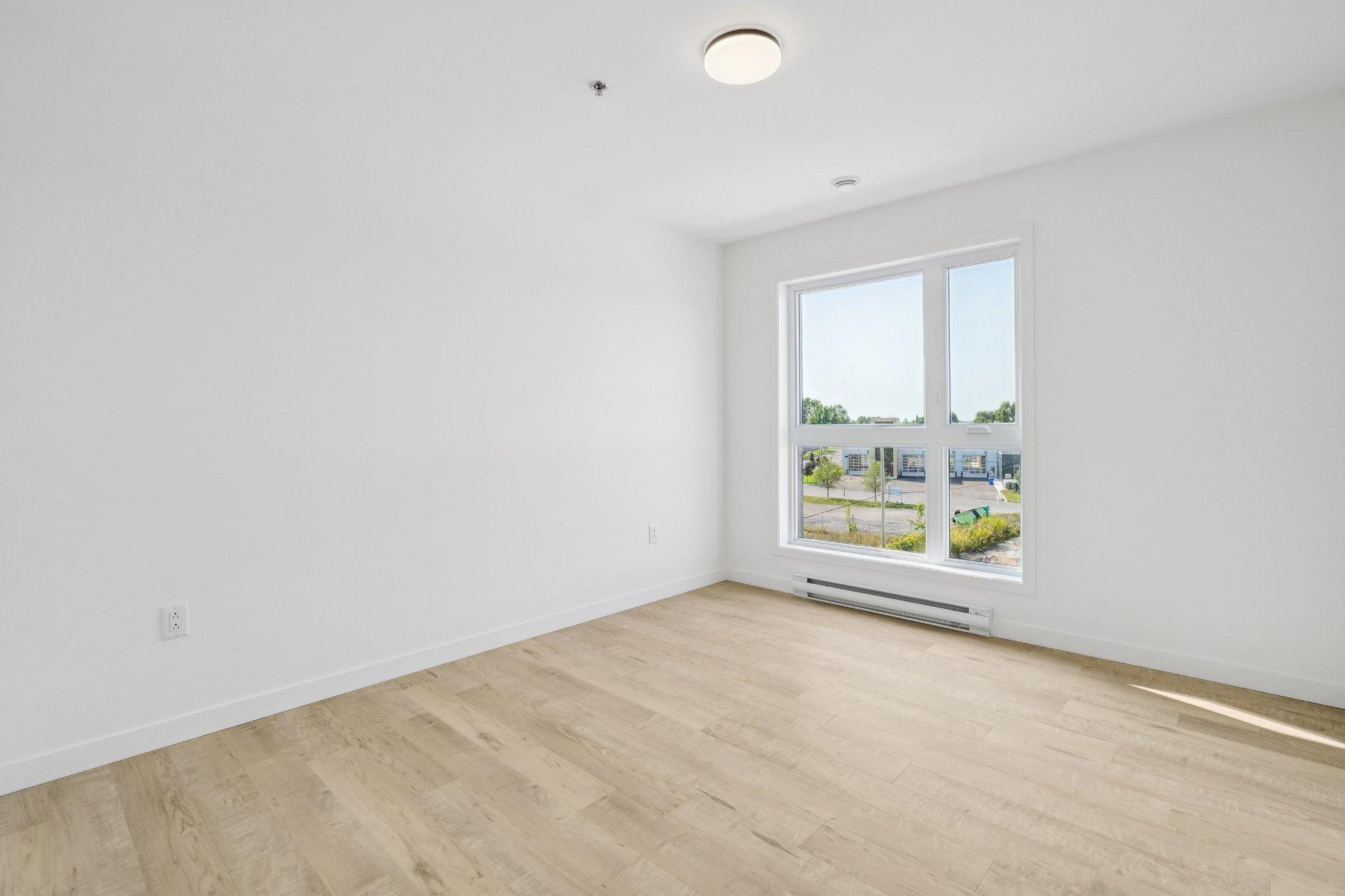 









4955


Rue des Ormes

, 2405,
Contrecoeur,




QC
J0L1C0


