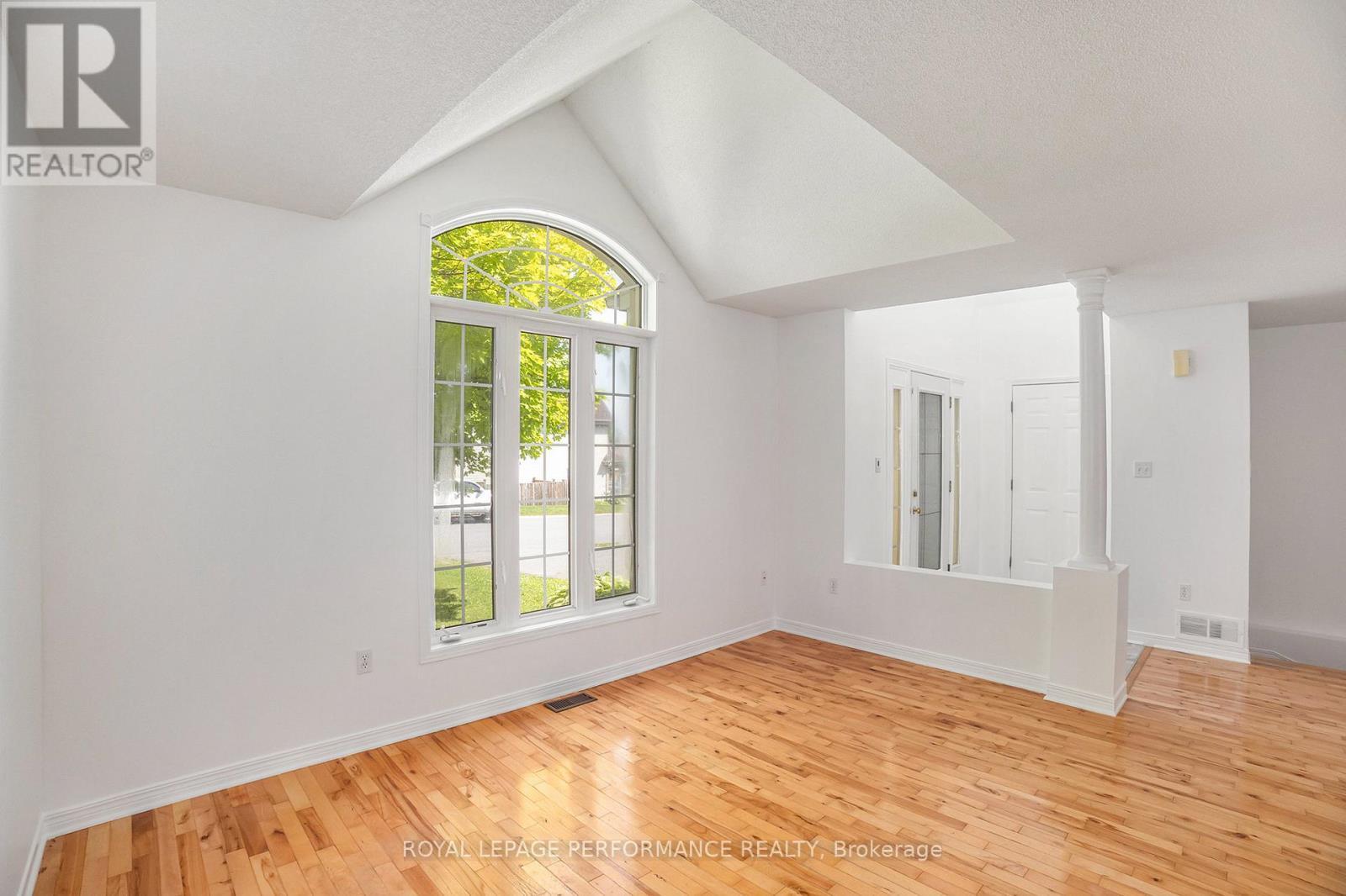 












129 BEAUMONT AVENUE

,
Clarence-Rockland,




Ontario
K4K1R7

