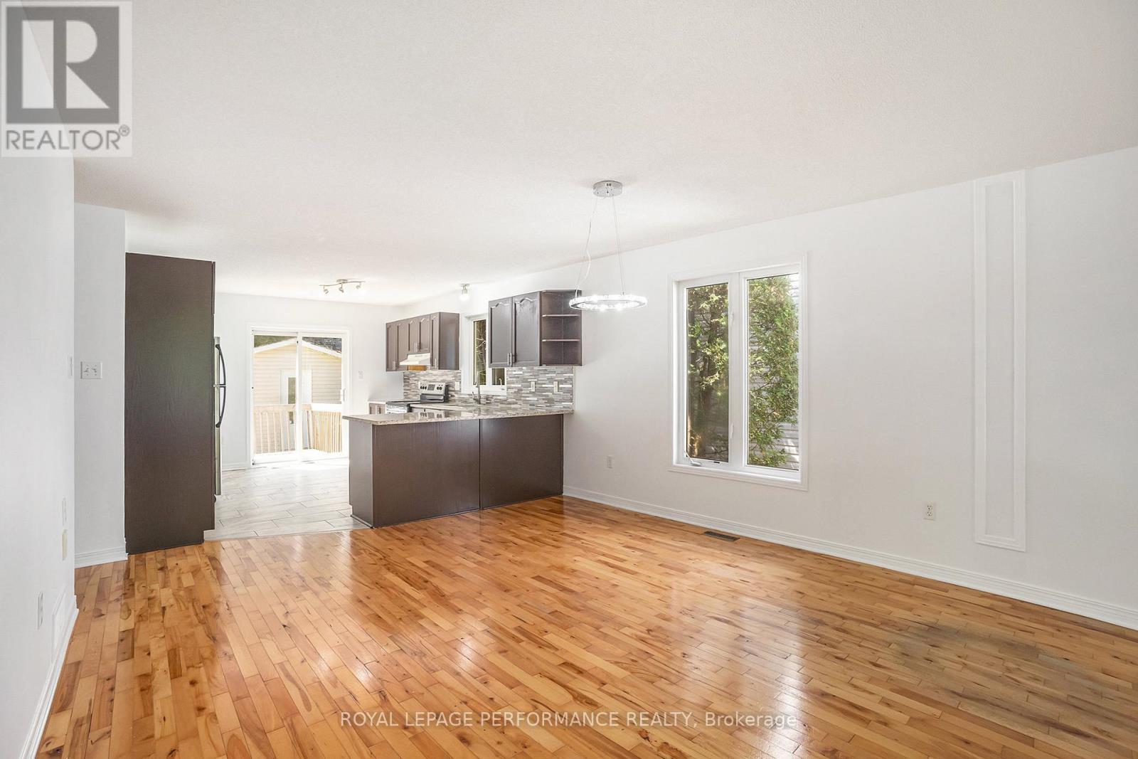 












129 BEAUMONT AVENUE

,
Clarence-Rockland,




Ontario
K4K1R7

