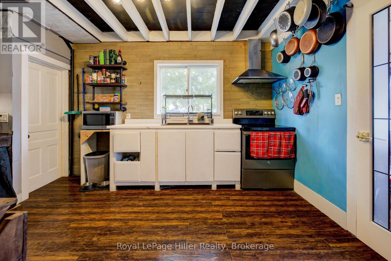 












104 TRINITY STREET

,
Stratford,




Ontario
N5A4P6

