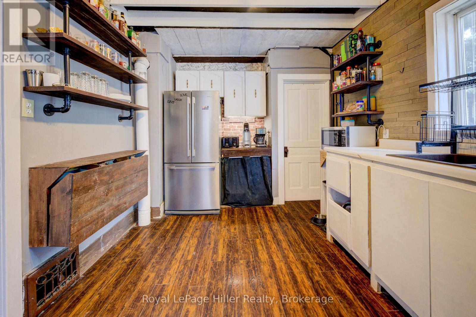 












104 TRINITY STREET

,
Stratford,




Ontario
N5A4P6

