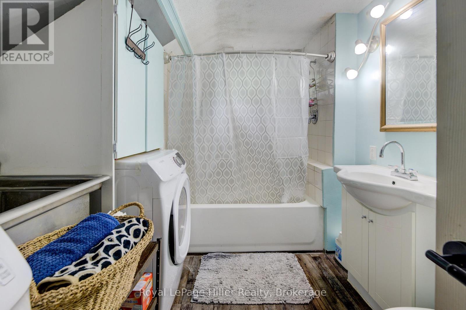 












104 TRINITY STREET

,
Stratford,




Ontario
N5A4P6

