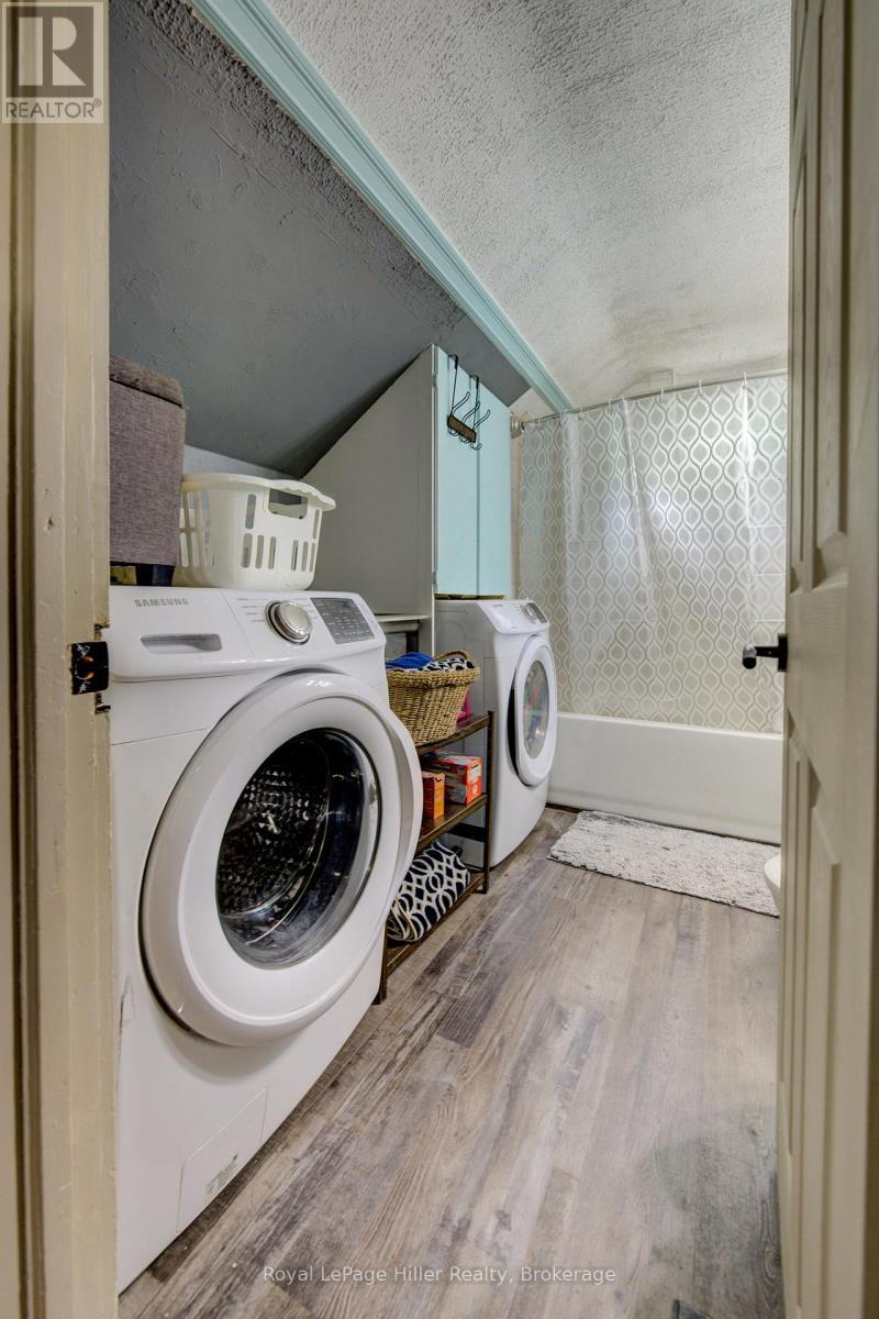 












104 TRINITY STREET

,
Stratford,




Ontario
N5A4P6

