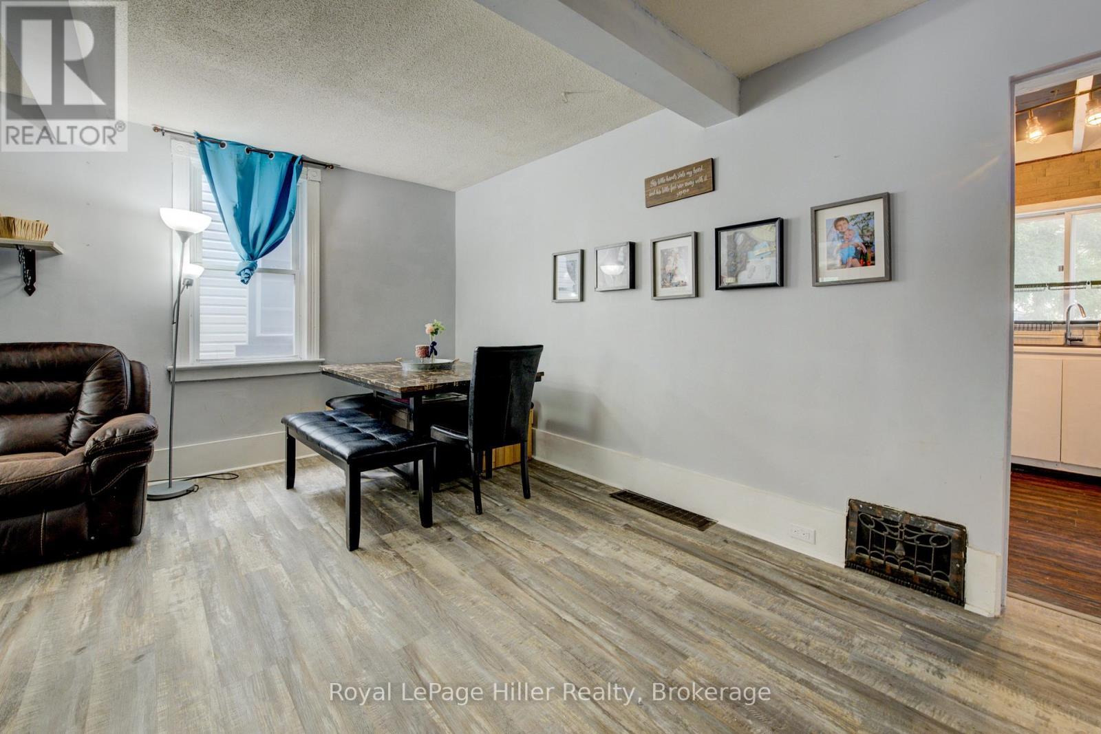 












104 TRINITY STREET

,
Stratford,




Ontario
N5A4P6

