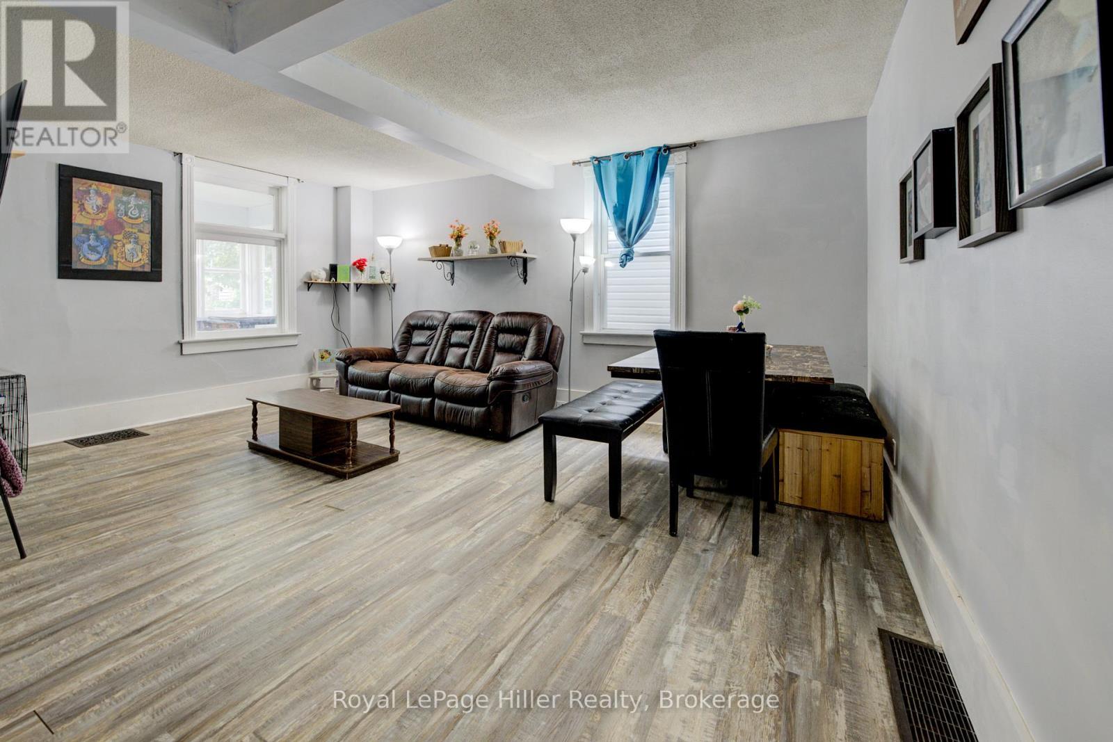 












104 TRINITY STREET

,
Stratford,




Ontario
N5A4P6

