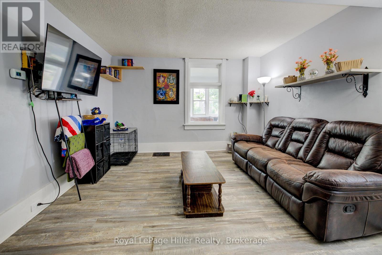 












104 TRINITY STREET

,
Stratford,




Ontario
N5A4P6

