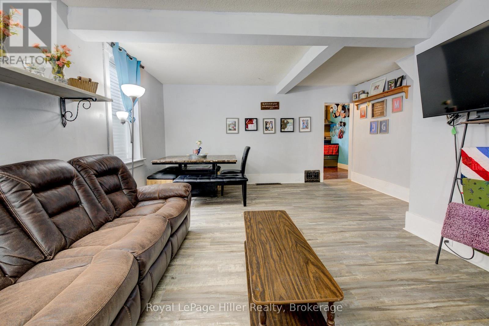 












104 TRINITY STREET

,
Stratford,




Ontario
N5A4P6

