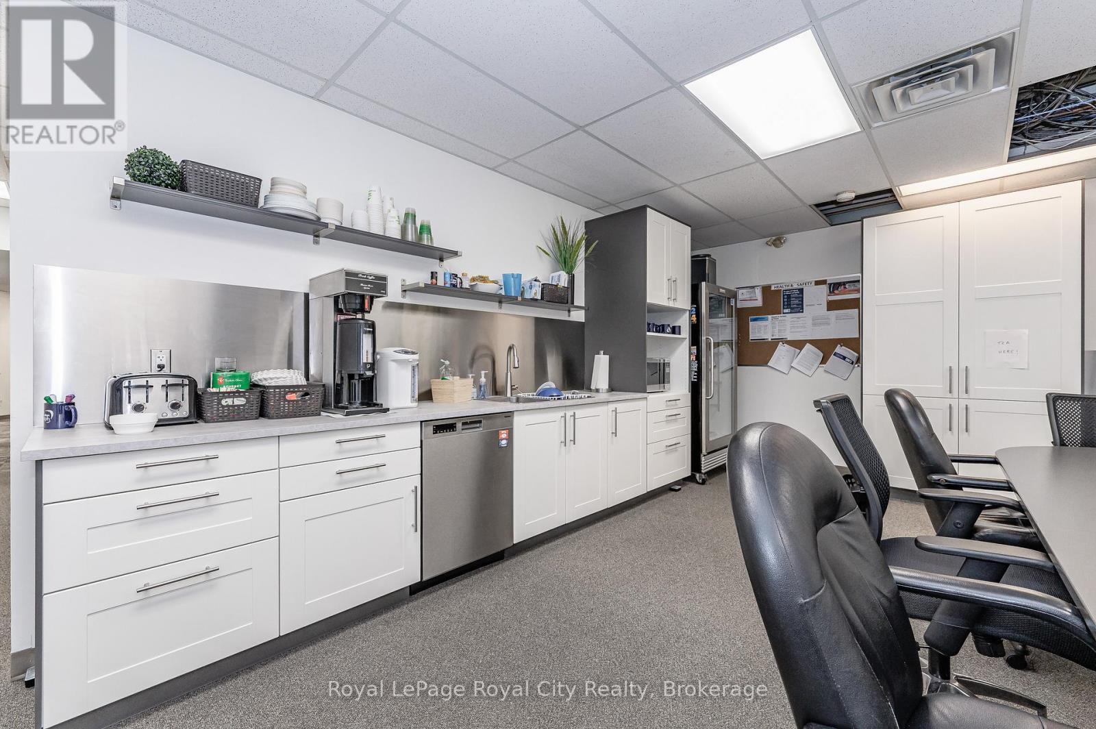 












361 SOUTHGATE DRIVE

,
Guelph (Clairfields/Hanlon Business Park),




Ontario
N1G3M5

