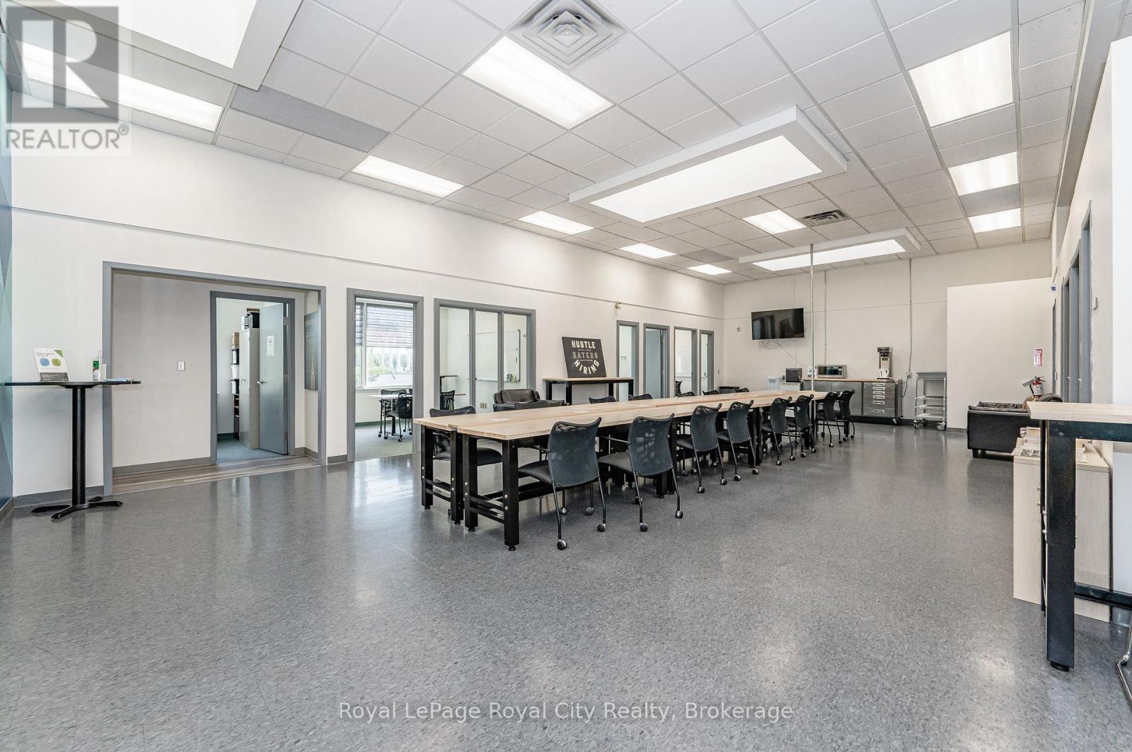 












361 SOUTHGATE DRIVE

,
Guelph (Clairfields/Hanlon Business Park),




Ontario
N1G3M5


