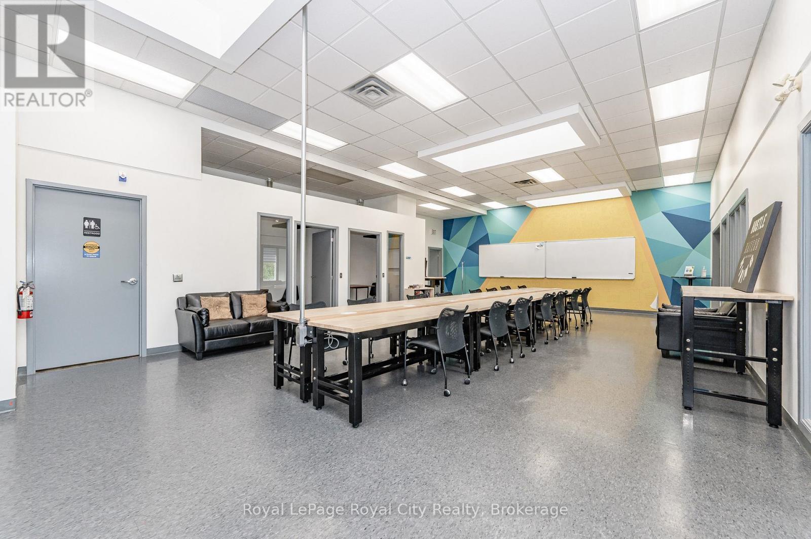 












361 SOUTHGATE DRIVE

,
Guelph (Clairfields/Hanlon Business Park),




Ontario
N1G3M5

