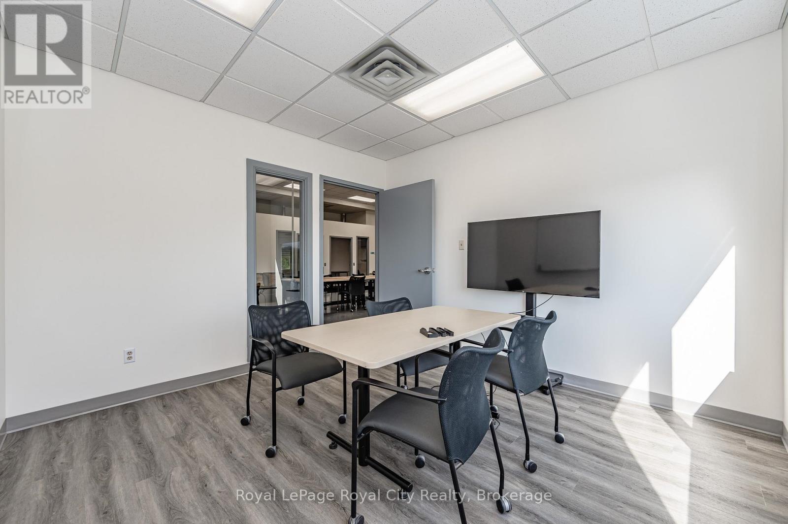 












361 SOUTHGATE DRIVE

,
Guelph (Clairfields/Hanlon Business Park),




Ontario
N1G3M5

