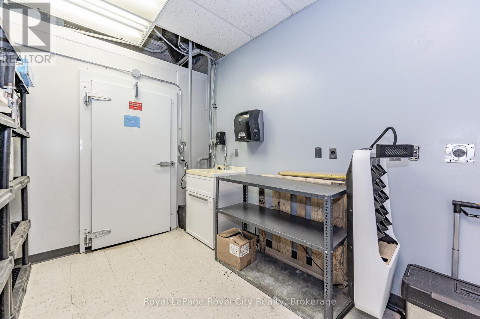 












361 SOUTHGATE DRIVE

,
Guelph (Clairfields/Hanlon Business Park),




Ontario
N1G3M5

