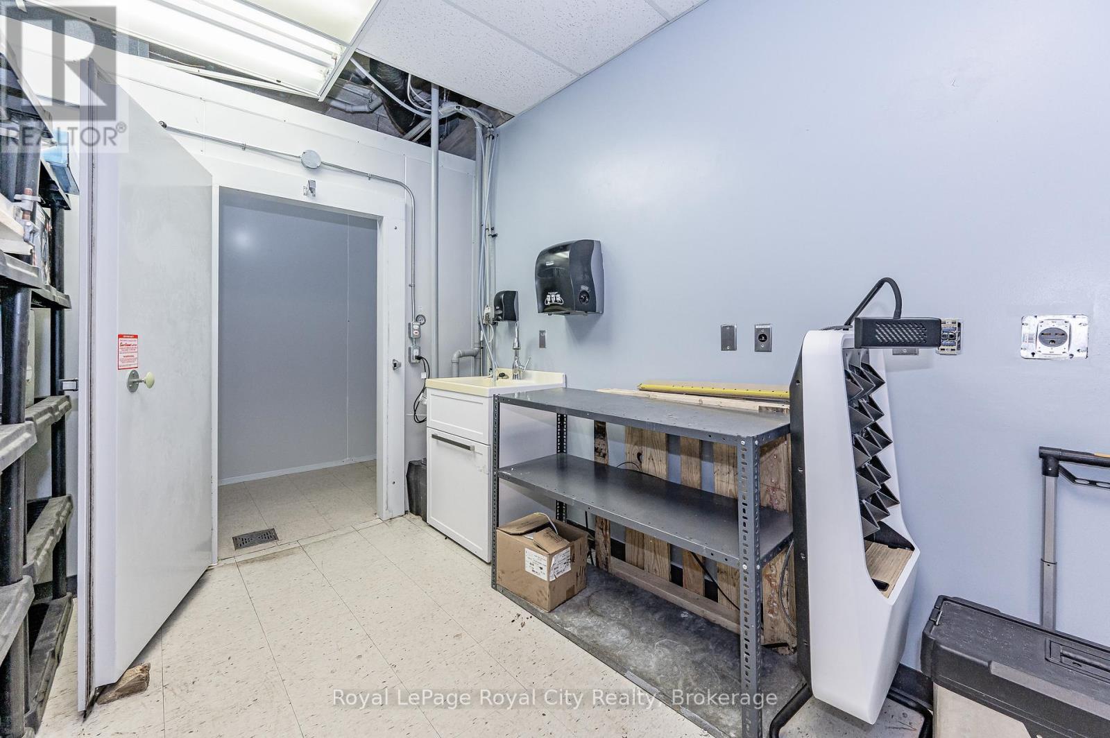 












361 SOUTHGATE DRIVE

,
Guelph (Clairfields/Hanlon Business Park),




Ontario
N1G3M5

