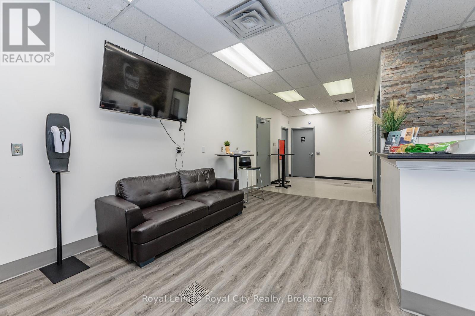 












361 SOUTHGATE DRIVE

,
Guelph (Clairfields/Hanlon Business Park),




Ontario
N1G3M5

