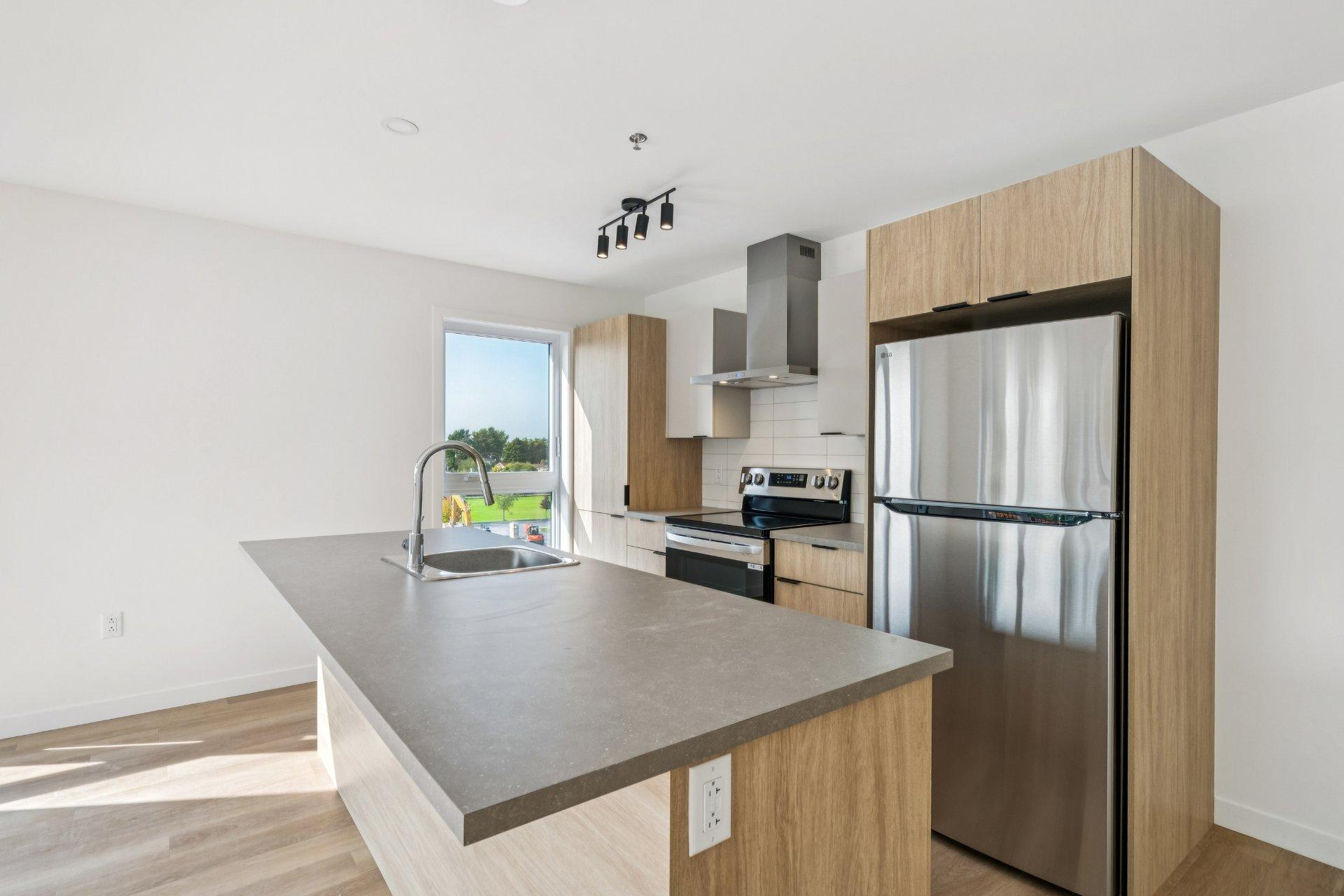 









4955


Rue des Ormes

, 2404,
Contrecoeur,




QC
J0L1C0

