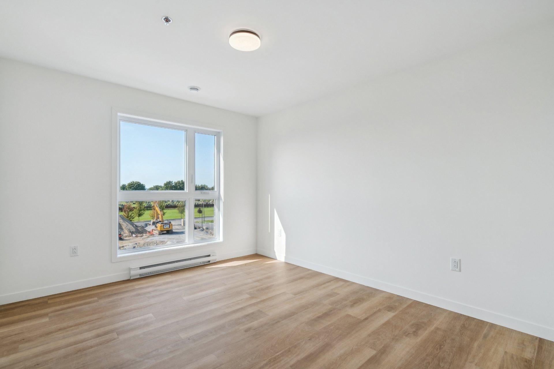 









4955


Rue des Ormes

, 2404,
Contrecoeur,




QC
J0L1C0

