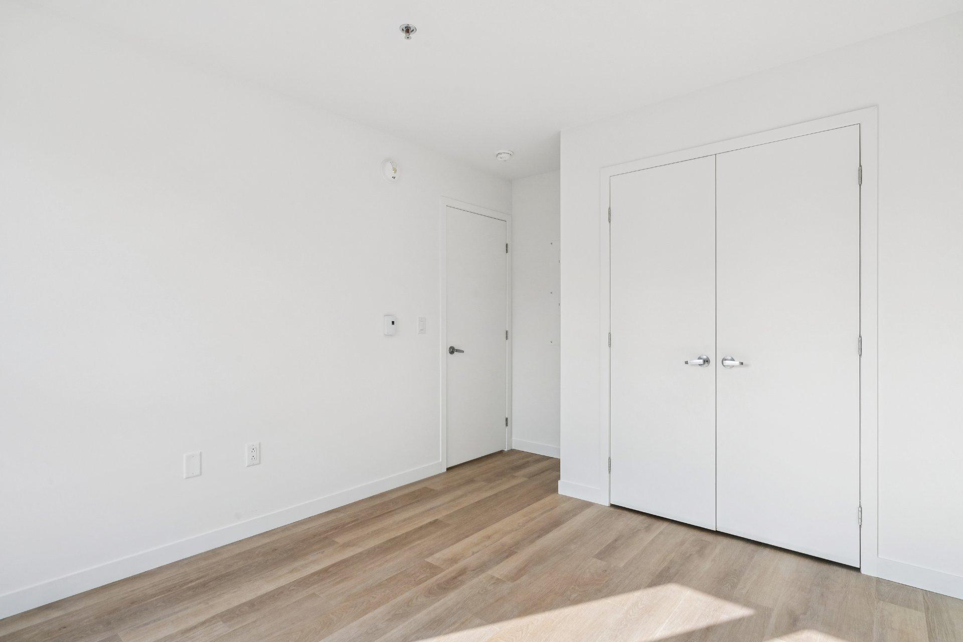 









4955


Rue des Ormes

, 2404,
Contrecoeur,




QC
J0L1C0

