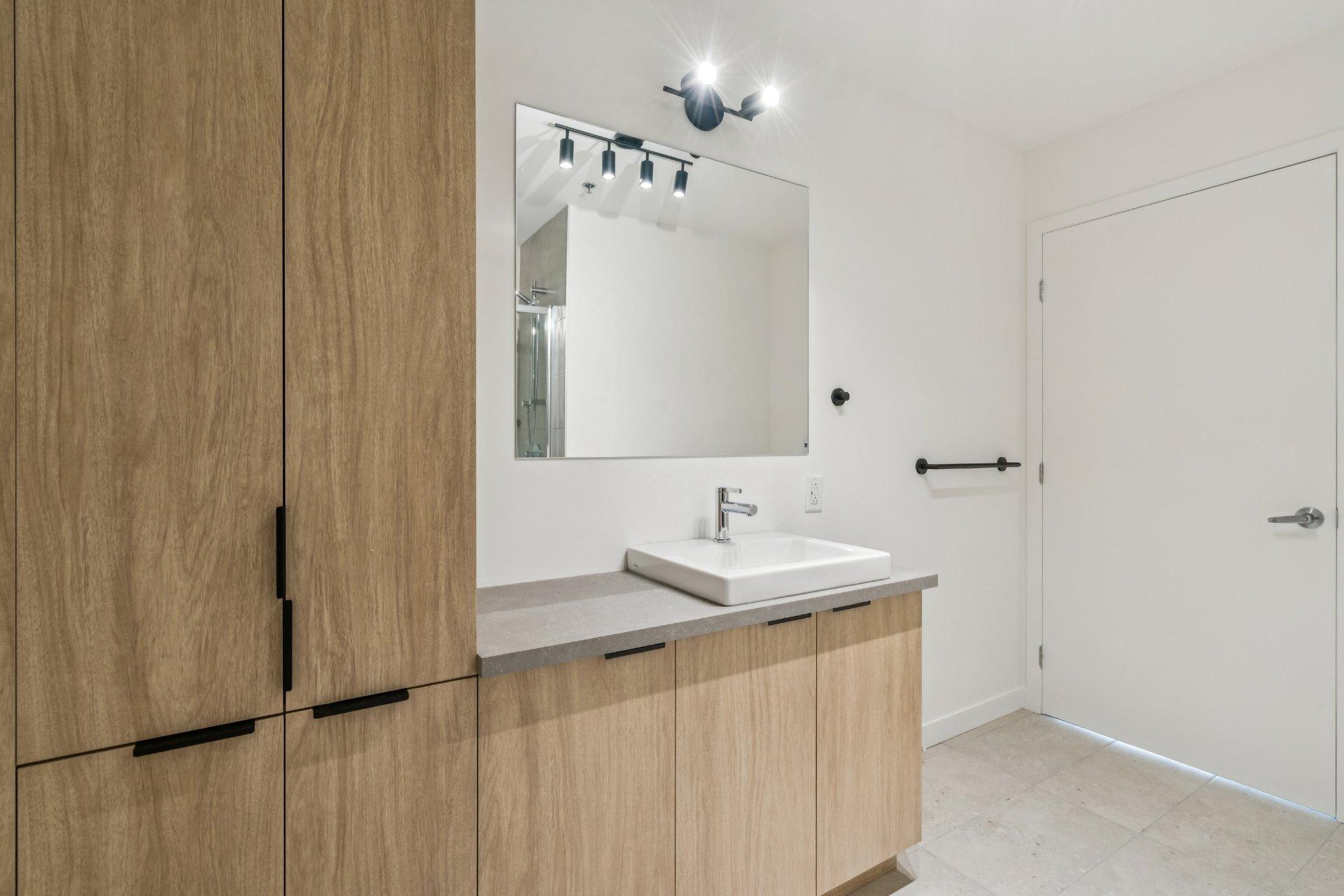 









4955


Rue des Ormes

, 2404,
Contrecoeur,




QC
J0L1C0

