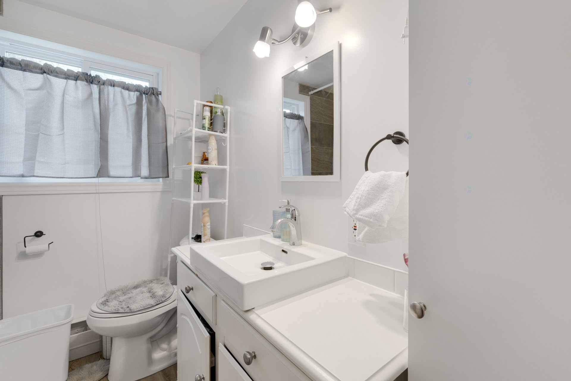 









535


Rue Papineau

,
Sherbrooke (Fleurimont),




QC
J1E1X9


