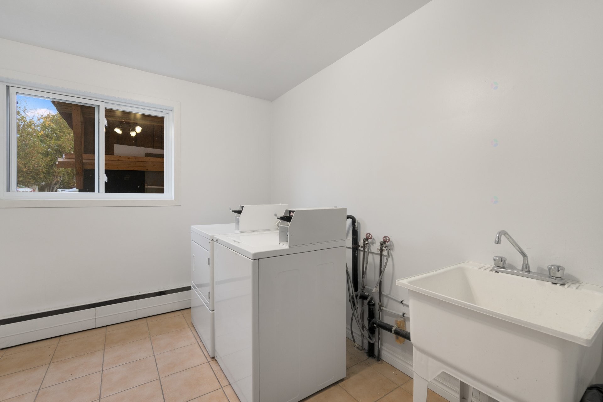 









535


Rue Papineau

,
Sherbrooke (Fleurimont),




QC
J1E1X9

