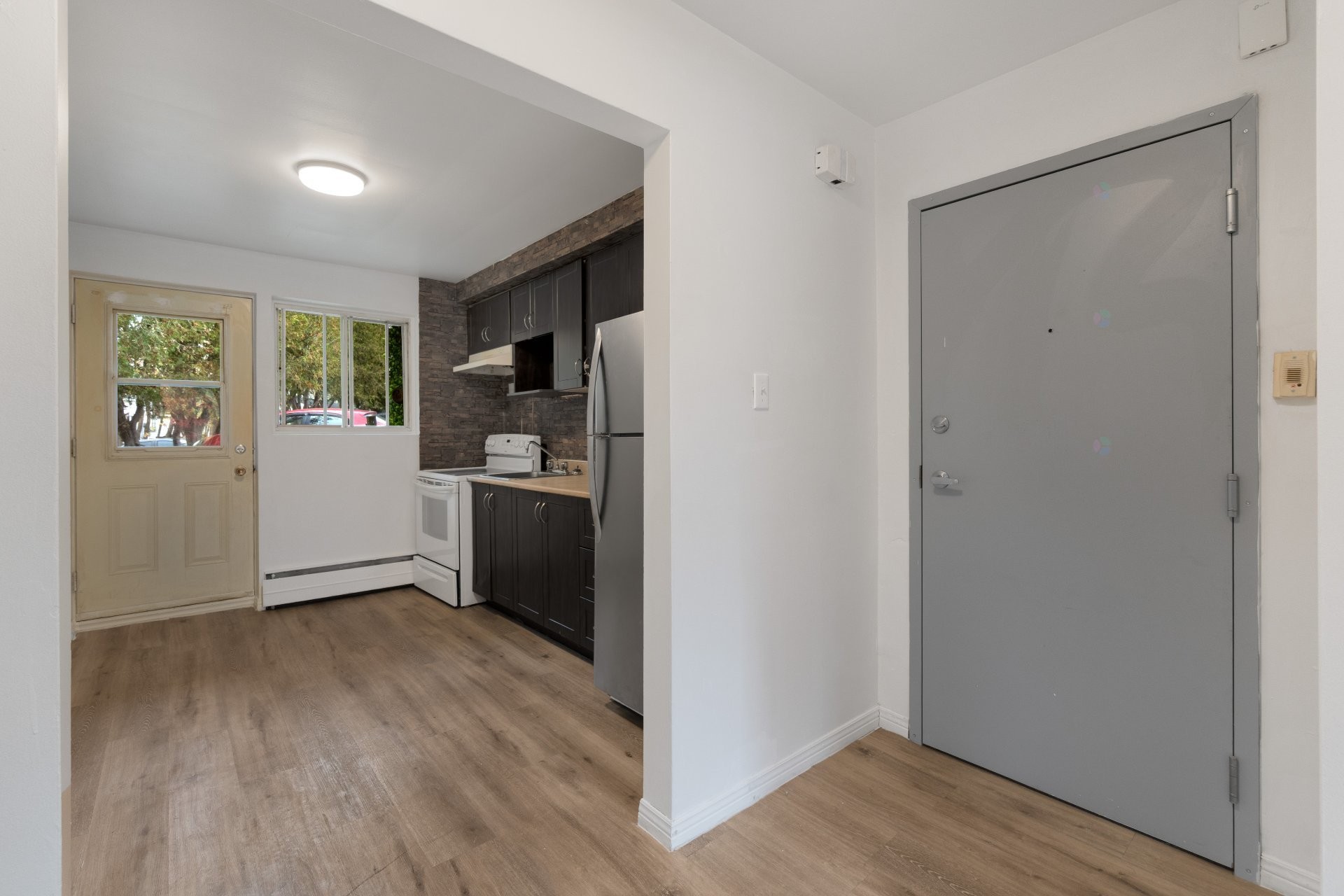









535


Rue Papineau

,
Sherbrooke (Fleurimont),




QC
J1E1X9

