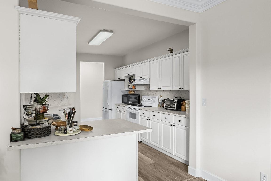 









1940


Richter

Street, 203,
Kelowna,




BC
V1Y 2N2

