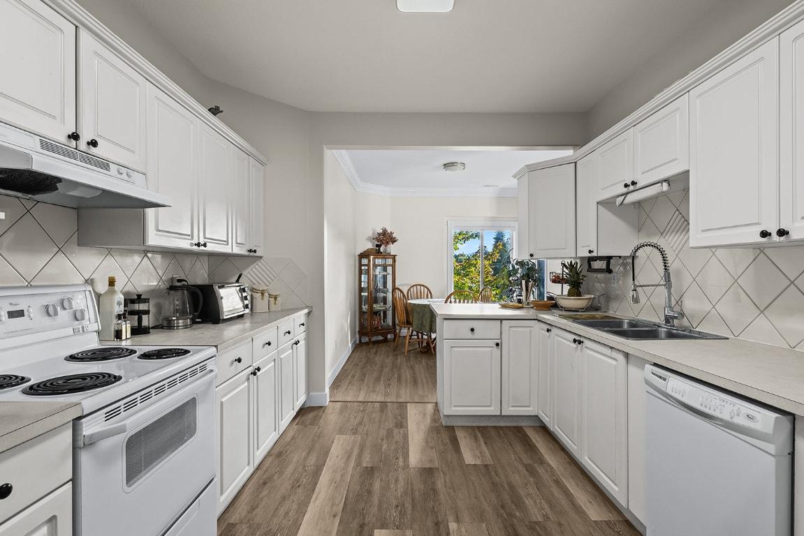 









1940


Richter

Street, 203,
Kelowna,




BC
V1Y 2N2

