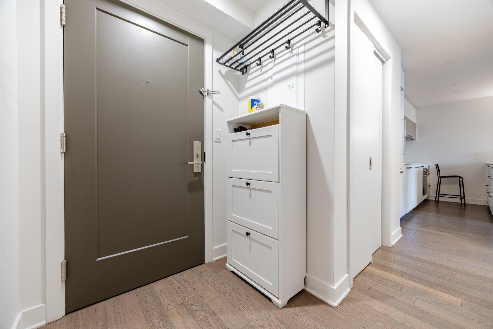 









628


Rue St-Jacques

, 1606,
Montréal (Ville-Marie),




QC
H3C0E1

